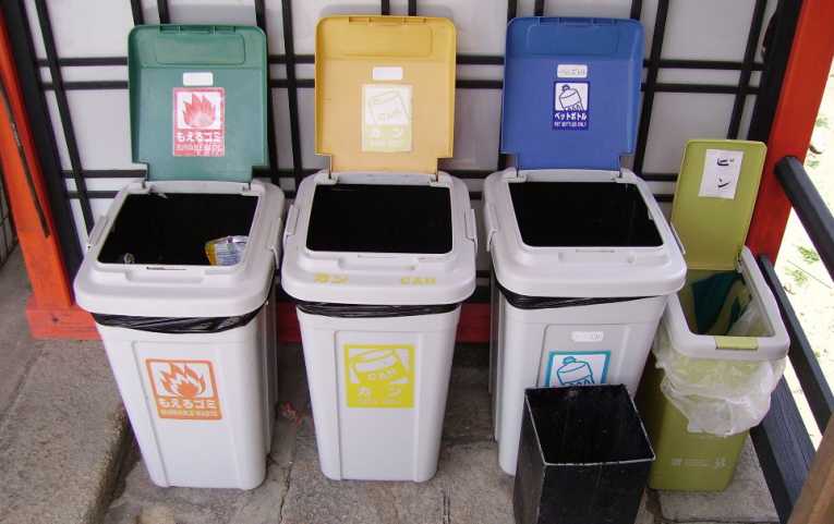 recycle bins color coded