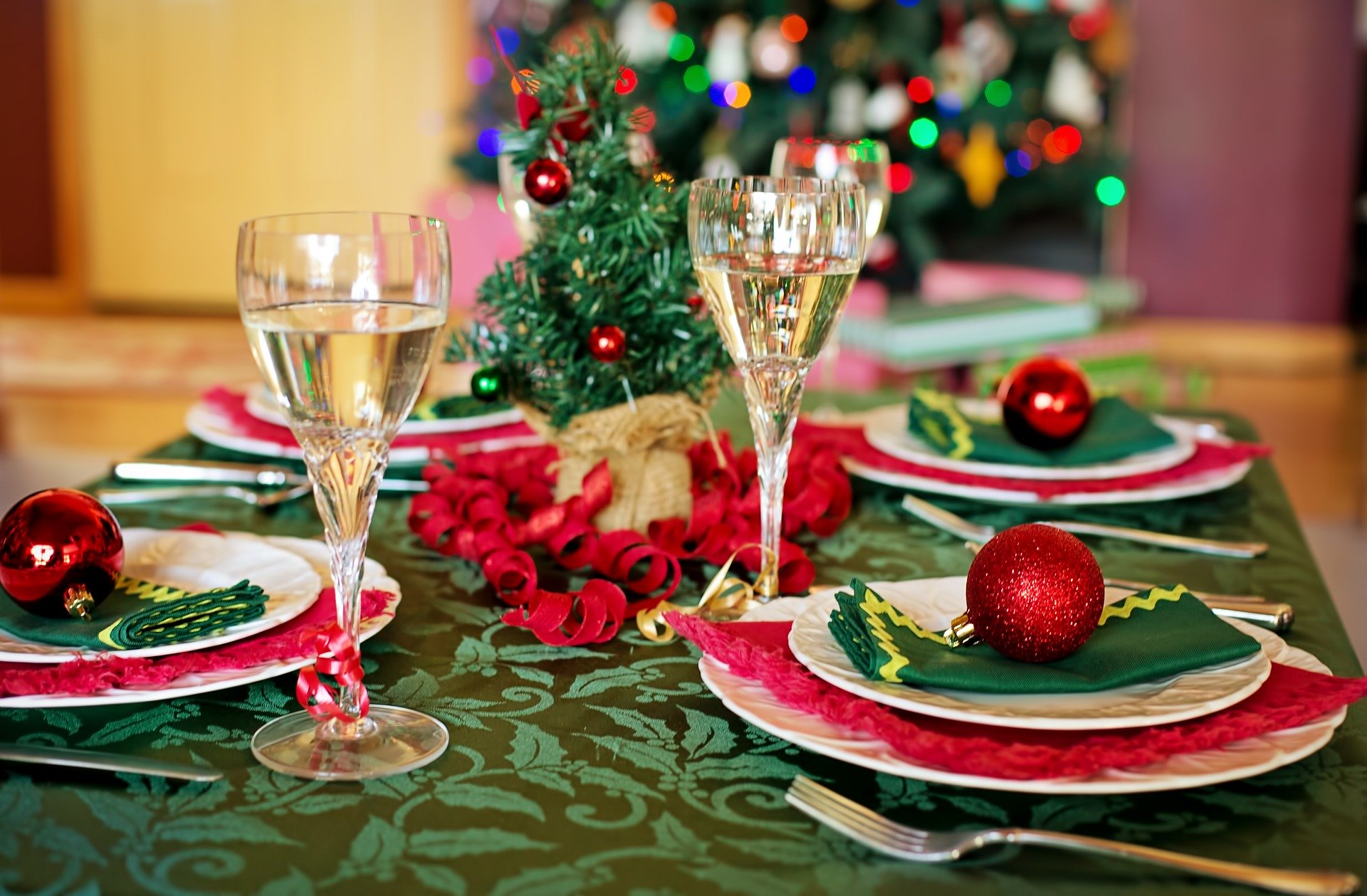 christmas-holiday-table