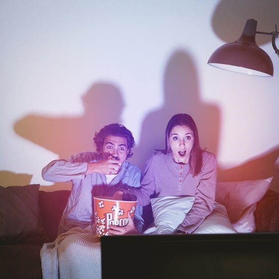 Couple watching a horror movie Free Photo | Free Photo #Freepik #photo #freelove #freewoman #freelight #freeman