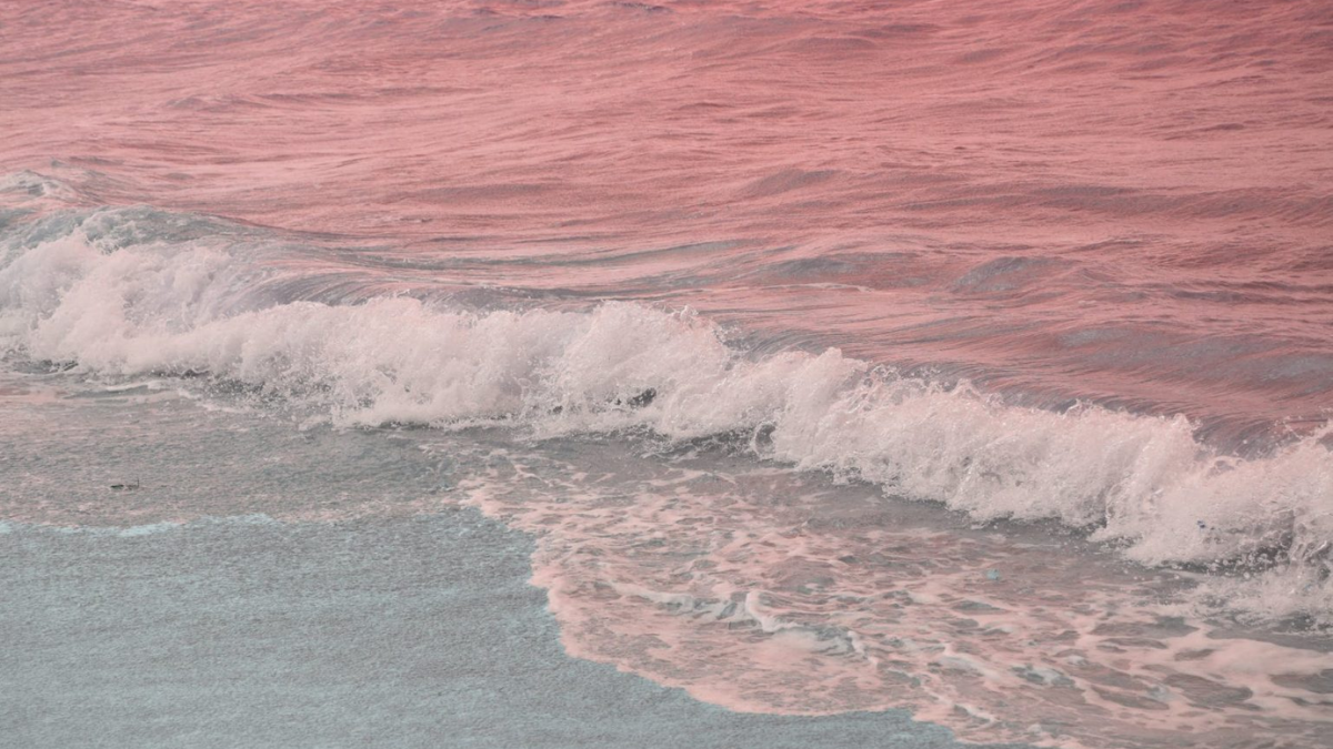 Pink sea waves