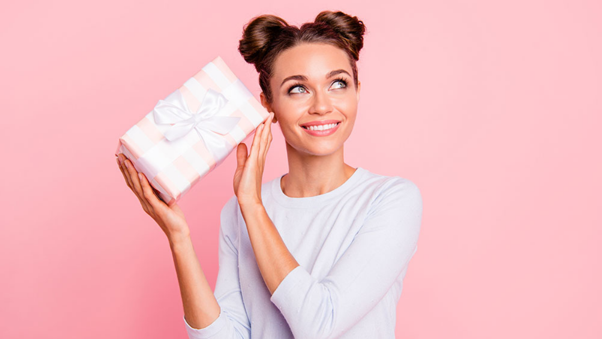 woman holding a gift box