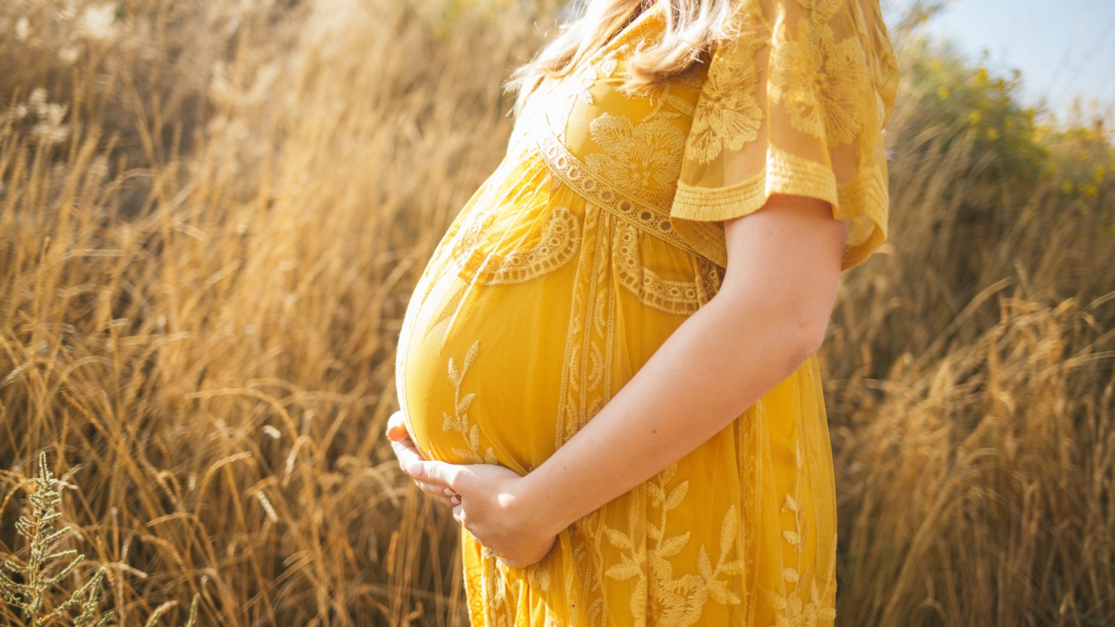 pregnant-woman-in-yellow-dress