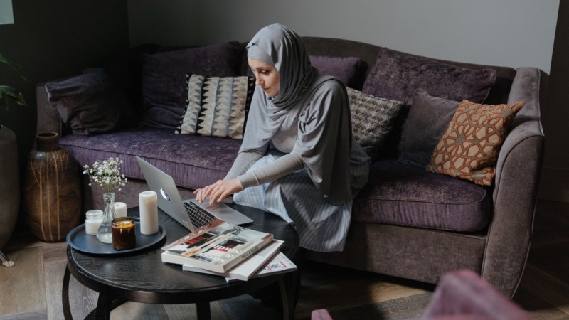 a-woman-in-hijab-teleworking