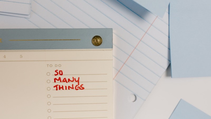 "So many things" written on a to-do list notepad