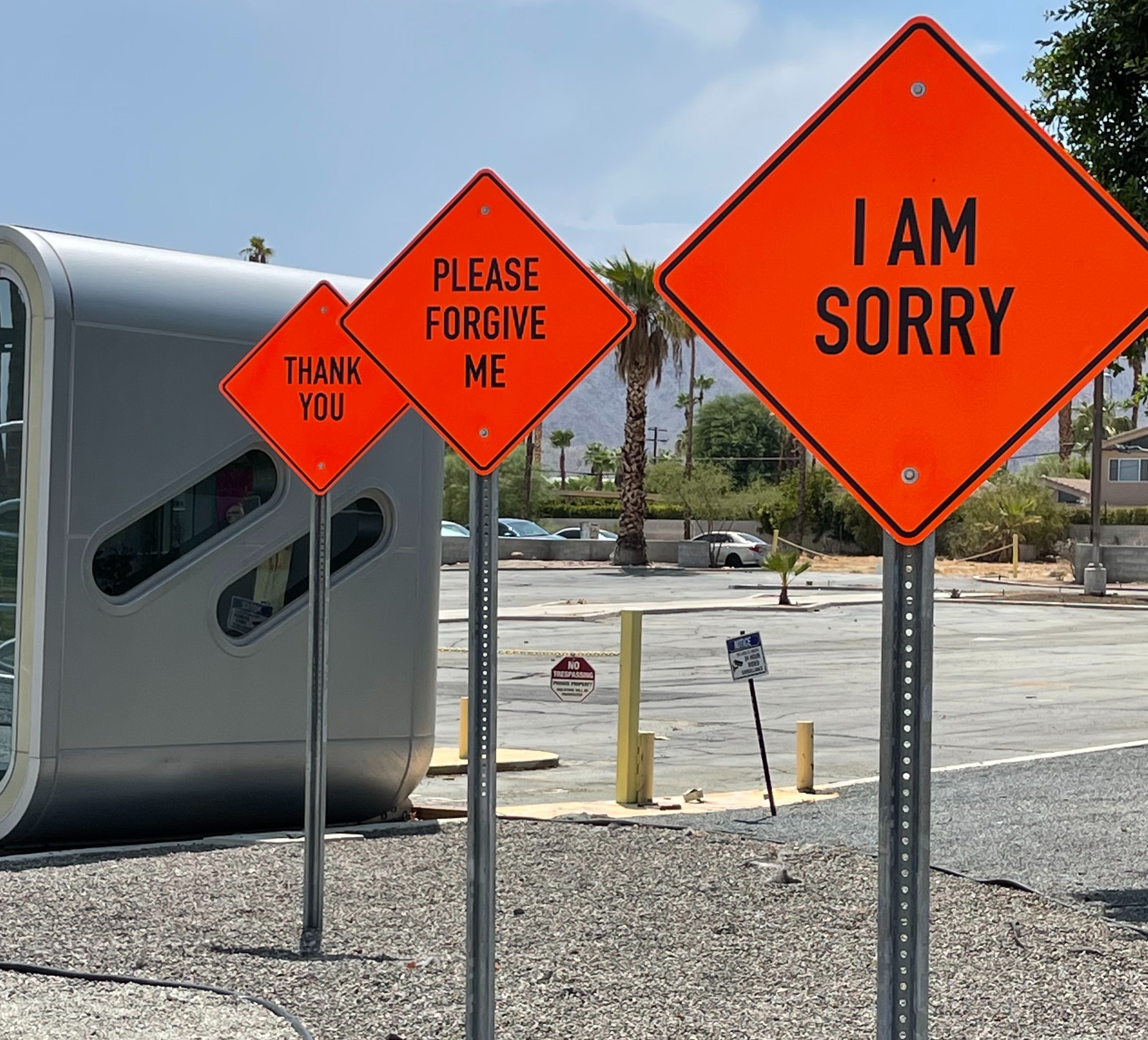 signs saying I'm sorry and thank you