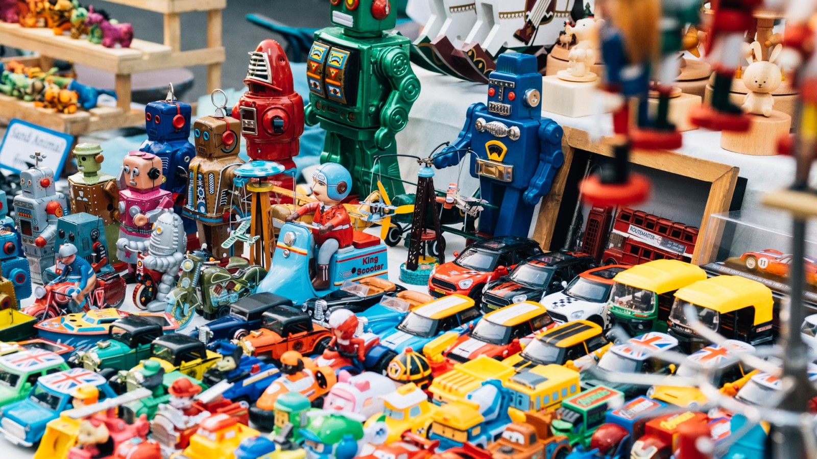 How to manage the toy clutter